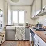 Charming Apartment For 2 People - Paris 18