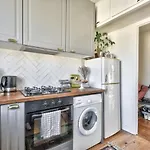 Charming Apartment For 2 People - Paris 18